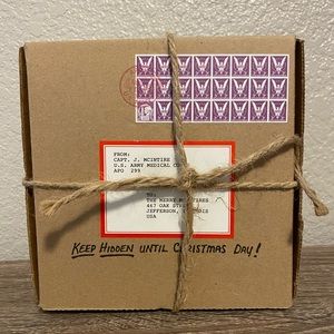 American Girl - Molly’s Christmas Box